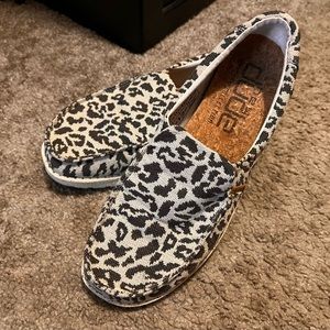 Women’s Woven Cheetah Grey Hey Dudes